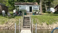 Cozy Lake Front Cottage - Wifi