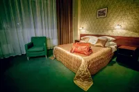 Novaya Krepost' Mini-Hotel - parking