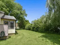 Cozy Vacation Home w/Sun Room in Bethany West