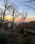 Mountain Getaway! Just 3 Minutes to Beech Mountain Resort with Winter Views!