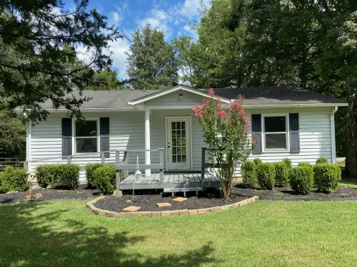 Charming Country Cottage - Bungalows