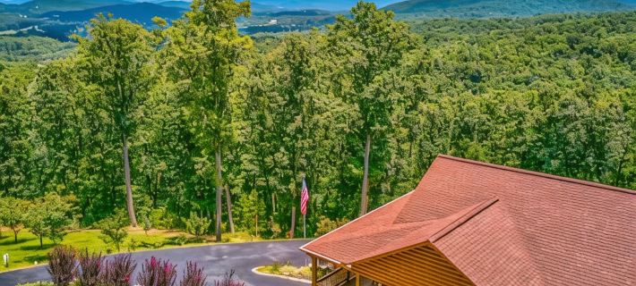 Vista Sunrise Mountain View with Hot Tub at Knight Sky Cabin Hotels in Union County