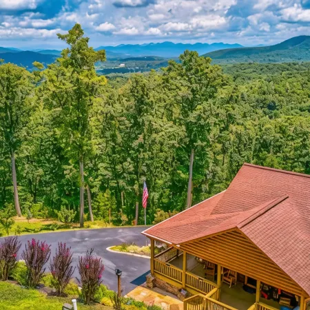 Vista Sunrise Mountain View with Hot Tub at Knight Sky Cabin