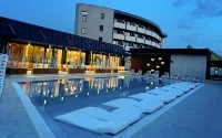Hotel Aventus - Pools