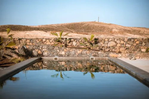 An architectural oasis with large swimming pool, along a breath-taking scenery. -  Casas de vacaciones