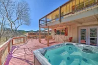 Lakeside Treetop Cottage: Boat Dock & Hot Tub - balcony