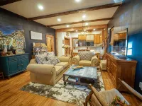 Cozy 3-Bedroom Grand Chalet in Delta, Colorado Hotels in Delta