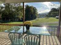 Compass Rose: Orient yourself! 3 bedroom peaceful retreat on the lake - 3-Star