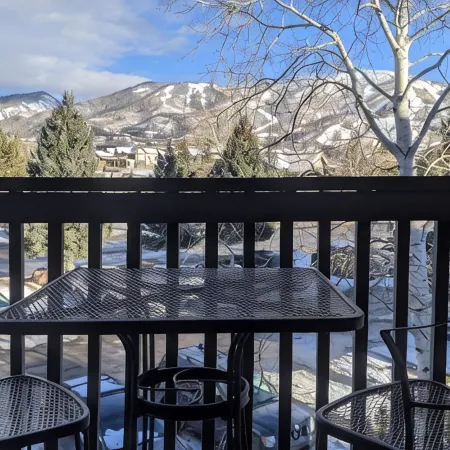 Top floor two level 2 bedroom, Mountain View!