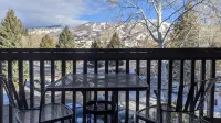 Top floor two level 2 bedroom, Mountain View! - Mountain view