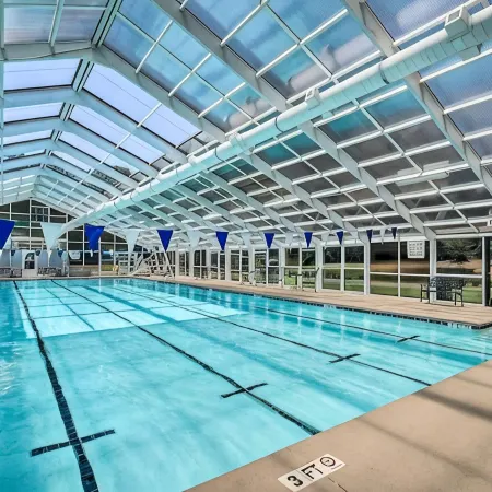 Resort Access - Lake - Pools -Pickleball - Gym. Spacious Townhome for Groups