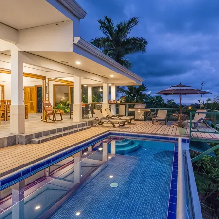Million dollar Sunset Views and centrally located in Manuel Antonio