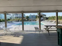 Spacious, Bright, & Airy Home - 100 steps to beach