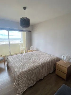 Sunny 2nd-floor apartment facing the sea. Wifi - 2-Star