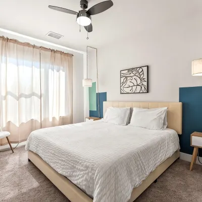 Virelli Apartments Upscale King Suite in the Heart of Orlando w Pool Отели рядом с достопримечательностью «Стадион «Кэмпинг-Уорлд»»