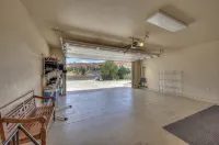 In Town Near Main Street!  Single Level With Garage - Private Gated Yard - บังกะโล