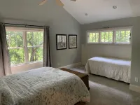 Beautiful Charlotte Lake Wylie Waterfront Bungalow Hotels in Steele Creek