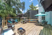 Private historic district apt with pool-suite B