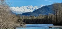 American Alps Lodge: Riverfront, Hot Tub, EV Charger, Game Room - 4 estrellas