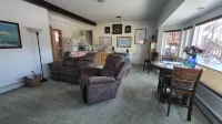 Private suite in an Owner occupied home with views of the Chugach Mountains. - Bungalows