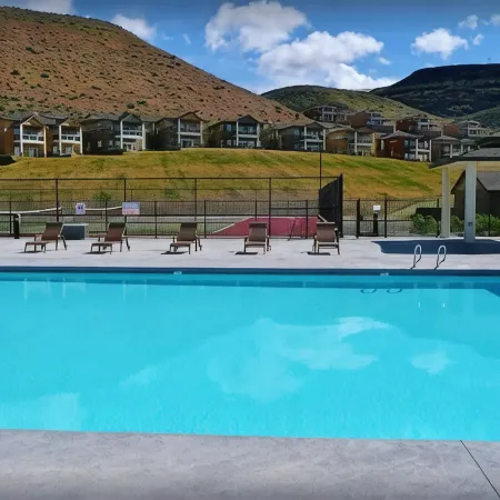 D25-2 Deck Unit Riverview w/ATCH garage Sunserra nearby heated pool and hot tub