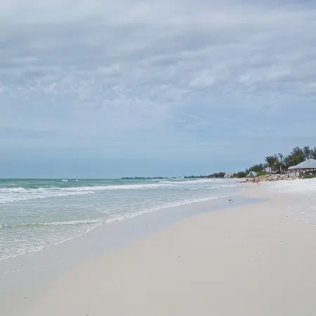 Bermuda Bay Club Un 26 Across Heated Pool n Spa, Beach Access, Nicely Decorated