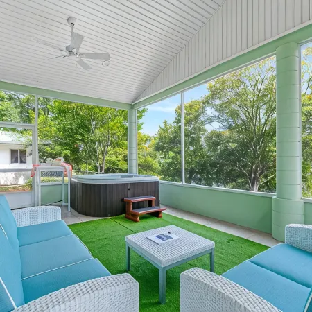 Lakeview Chic 3BD House for golf/beach lovers