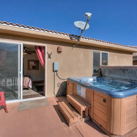 Casa de Zia-Downtown, Hot Tub, Fireplace, Indoor Pool, Sleeps 9