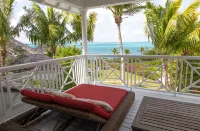 BREATHTAKING : on water front with panoramic views + pool + dock - Wifi