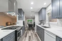 Newly furnished 1 story + Office Desk in Woodlands