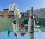 Lahola Glam Suites - parking