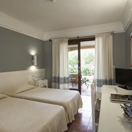 Tranquil Lantana Resort 2 Bedroom Apartments for 7 People