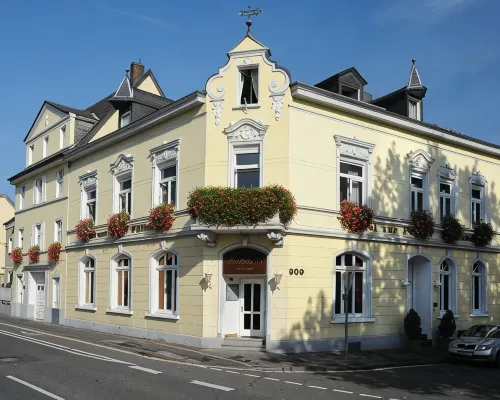 Hotel Restaurant Zur Post Hotels near Beuel