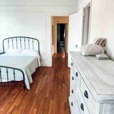 3BR Home in Downtown Saratoga - Walkable location - Close to Racetrack Rooms
