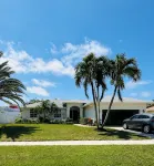 Marco Island Oasis: Pool, Beach, Fishing, & Fun Await! Pet Friendly Family Home - breakfast