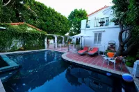 Beverly Hills Celebrity Home - Villas