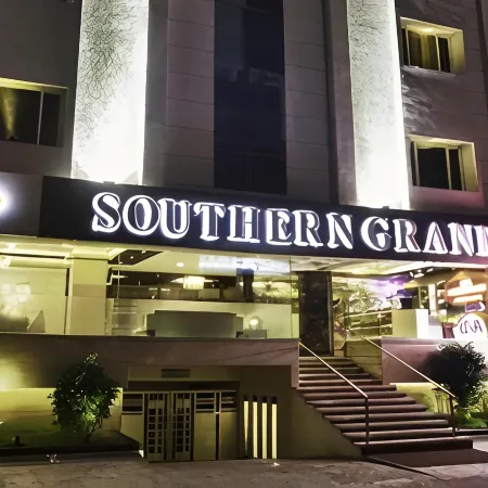 Hotel Southern Grand Отели рядом с достопримечательностью «Храм Канакадурга»