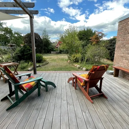 Modern holiday apartment with a large terrace and garden near Hamburg