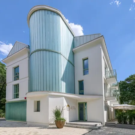 Luna Residence