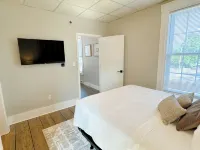 Charming 1-bedroom apartment with WiFi, AC in lovely Saco