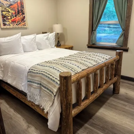 Sawtooth cabin at Columbia Mountain Ranch,