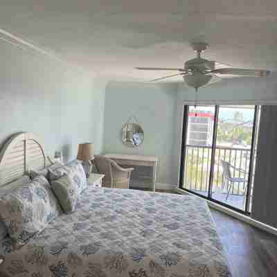 Luxurious Penthouse condo @ Pointe Santo with magnificent ocean and garden views Rooms
