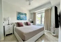 Luxurious Ocean Front Condo in The Carlyle at Miami Beach on Ocean Drive - Jacuzzi