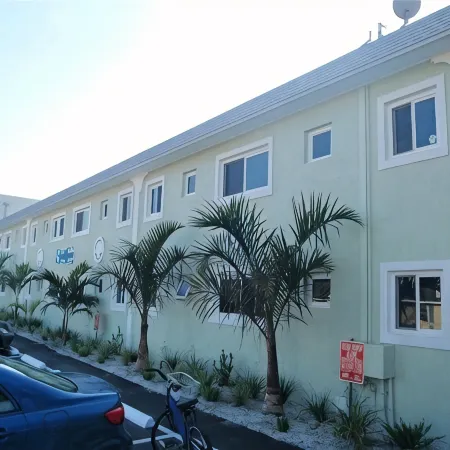 Beachfront 2/1 - Newly Remodeled Right on the Beach.  Amazing Sunsets - D