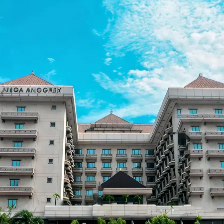 Mega Anggrek Hotel Jakarta Slipi Отели рядом с достопримечательностью «Таман Анггрек Молл»