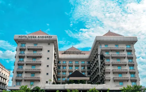 Mega Anggrek Hotel - Bathtub