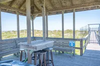 Steps to beach & restuarants and Pet Friendly! - 3성급