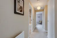Family-friendly Getaway - Garden Parking Sleeps 7