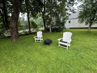 Charming Victorian Estate with AC, WiFi with water views in East Boothbay Hotels in 