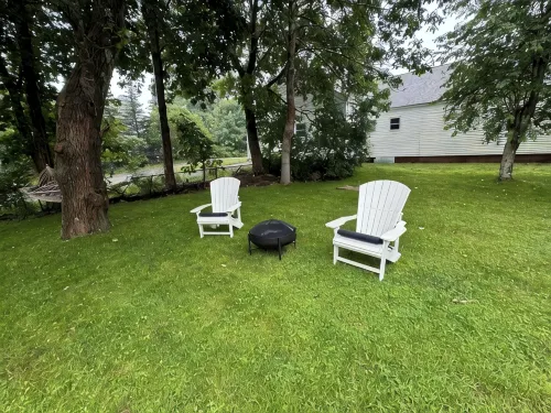 Charming Victorian Estate with AC, WiFi with water views in East Boothbay